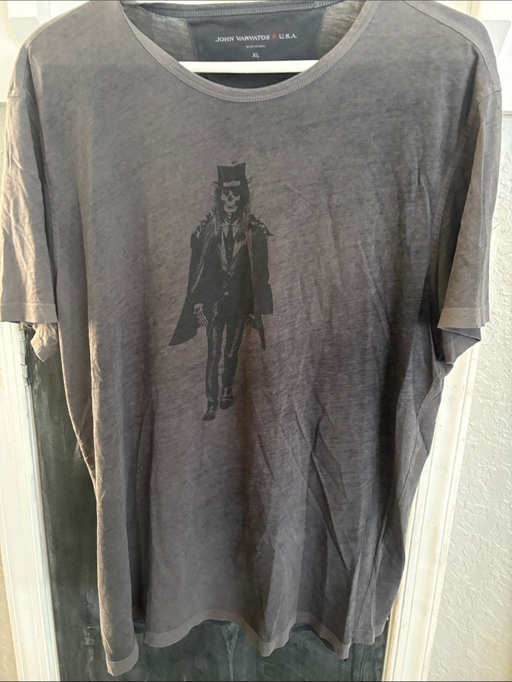 John Varvatos Gray Graphic Skull-Walk Tee - Picture 1 of 2